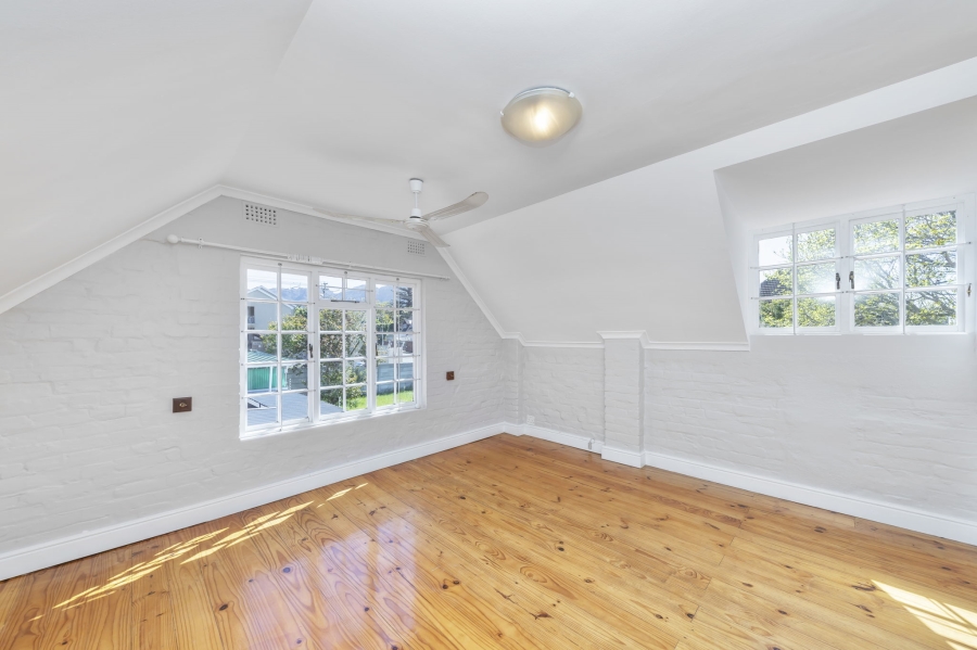 To Let 4 Bedroom Property for Rent in Kenilworth Upper Western Cape